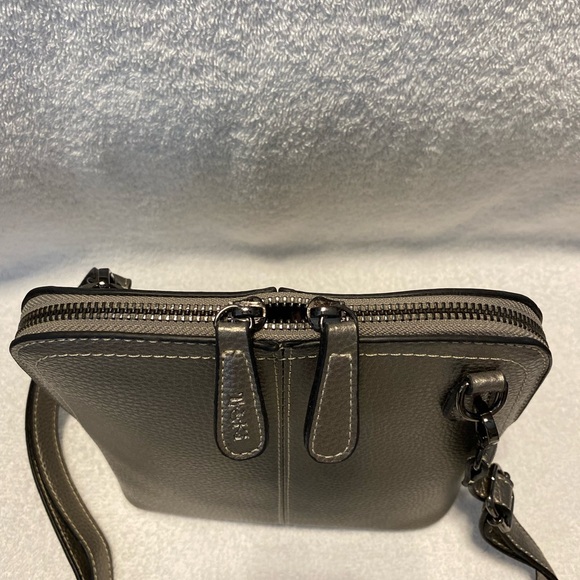 Treska Stylish Silver Metallic Crossbody Bag - Picture 3 of 7